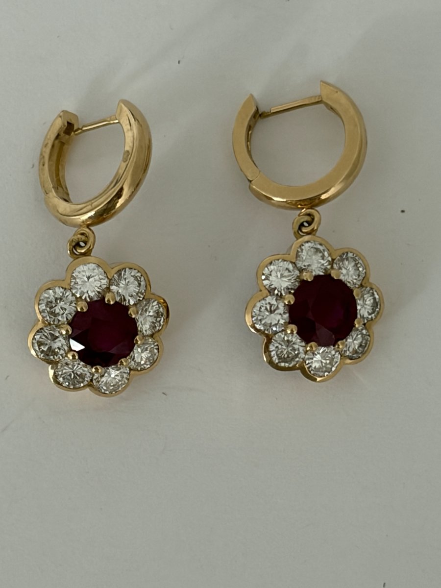 8086 - Vintage Yellow Gold Earrings With Bright Red Rubies And Diamonds-photo-3