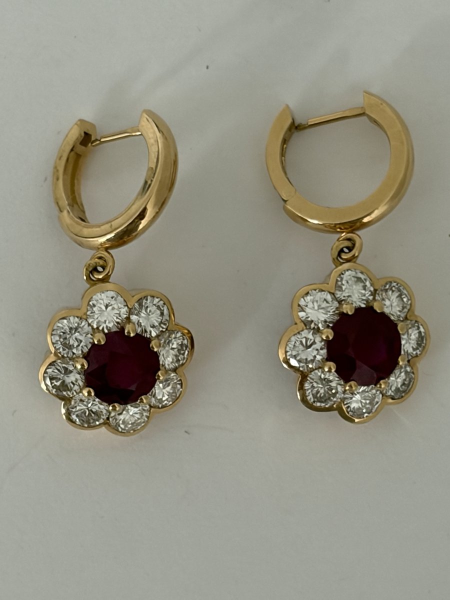 8086 - Vintage Yellow Gold Earrings With Bright Red Rubies And Diamonds