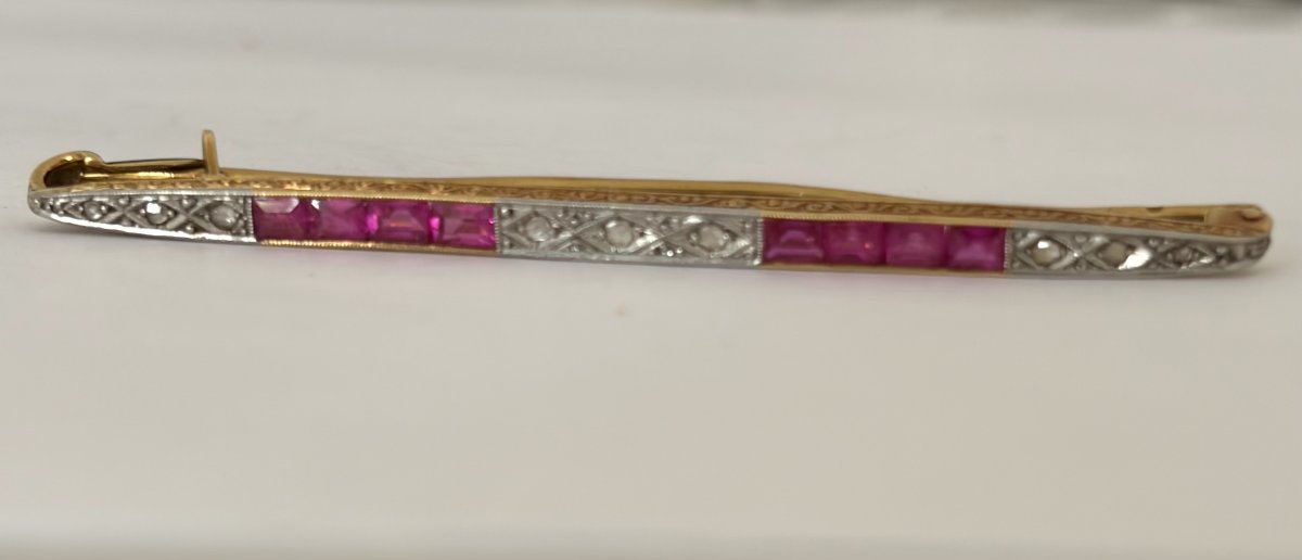 8095 - Art Deco Brooch In Yellow And Gray Gold With Diamonds And Rubies
