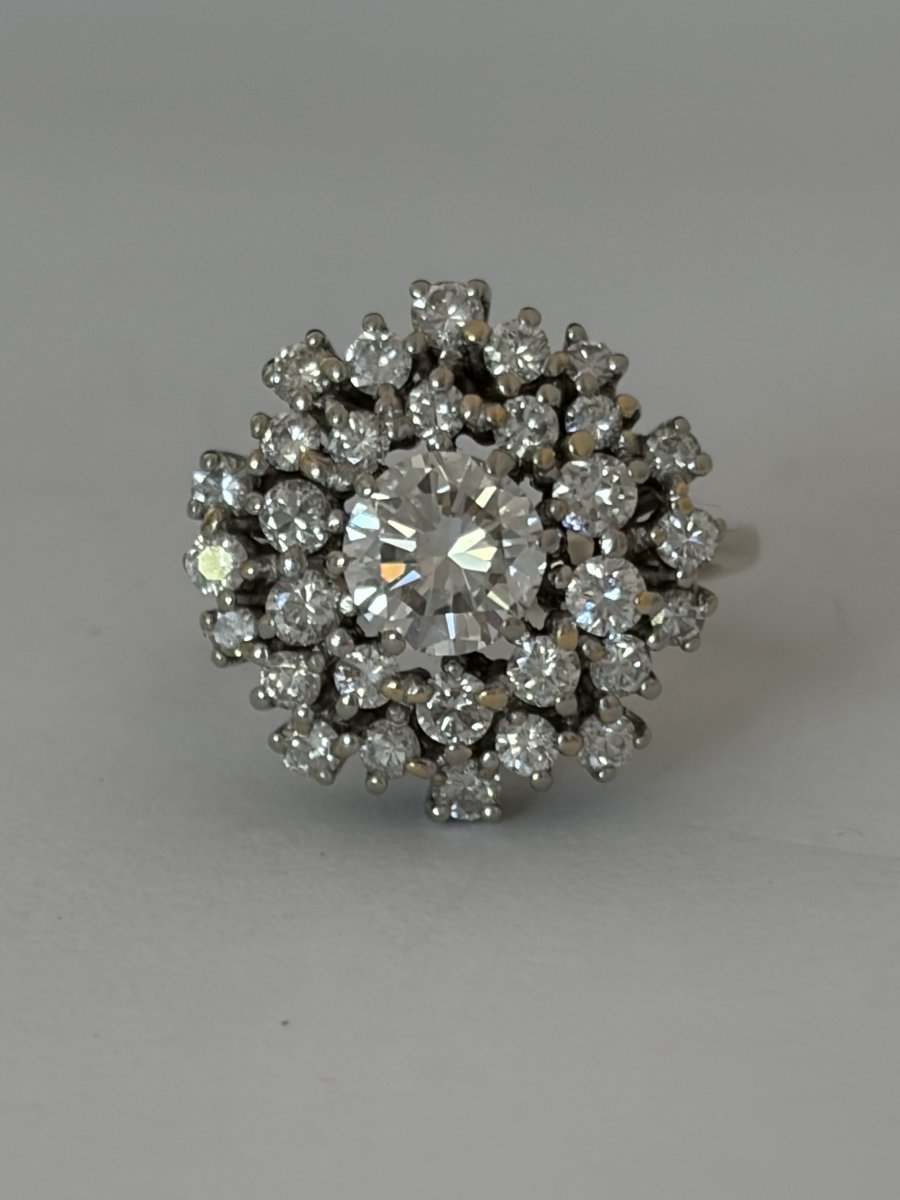 8108- Bague Fleur Vintage Or Jaune Diamants (1,00 ct au centre)