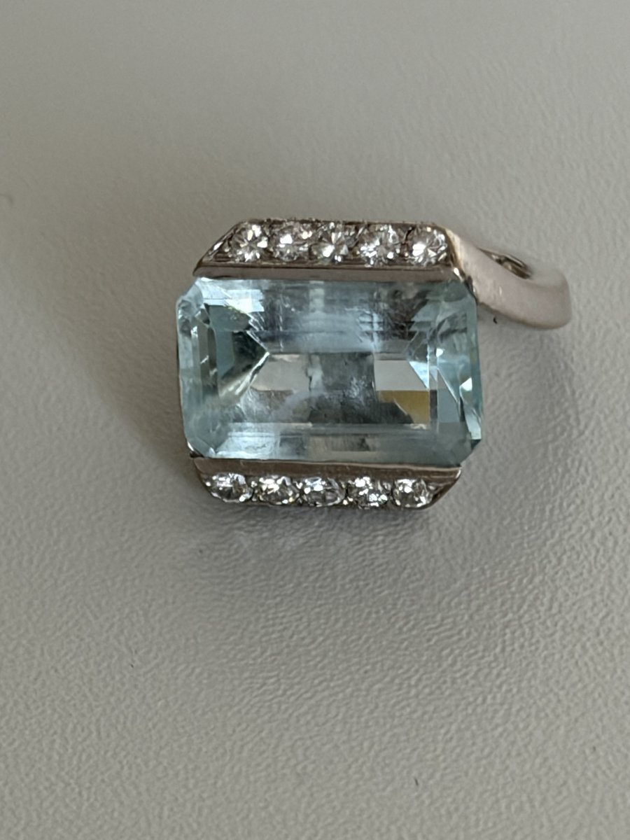 8138 - Modernist White Gold Ring With Aquamarine And Diamonds