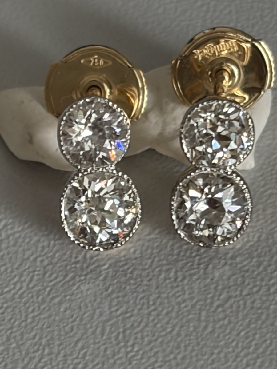 1131 - Yellow Gold Diamond Earrings