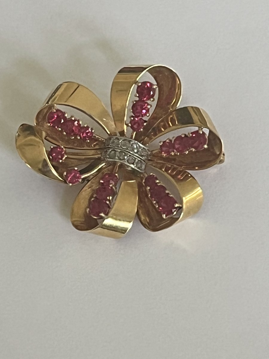 5413 - Vintage Rose Gold Bow Brooch With Diamonds And Rubies-photo-3