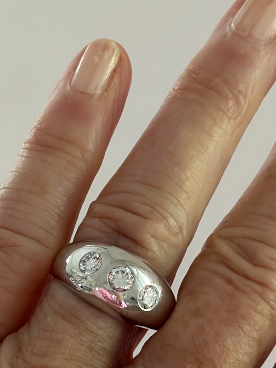 7687 - White Gold Diamond Bangle Ring-photo-1