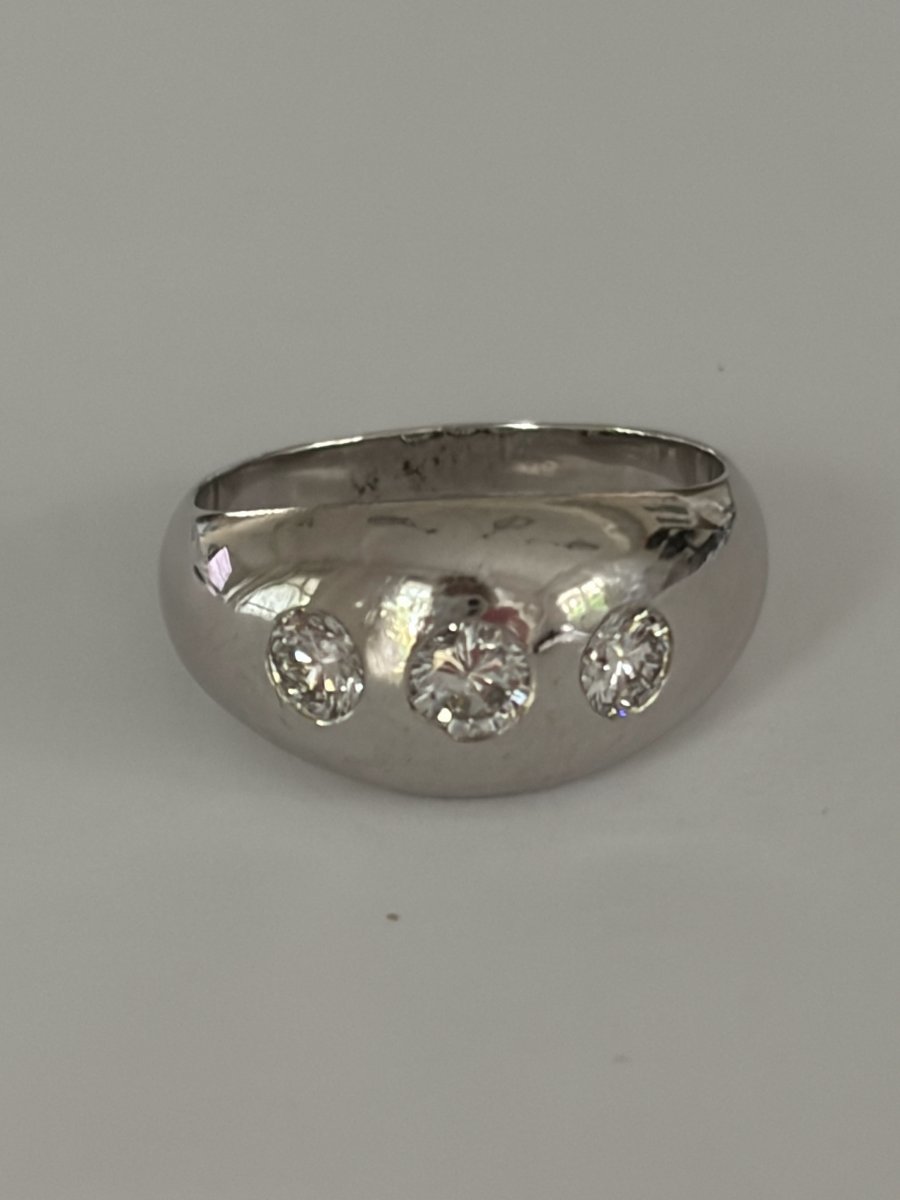 7687 - White Gold Diamond Bangle Ring