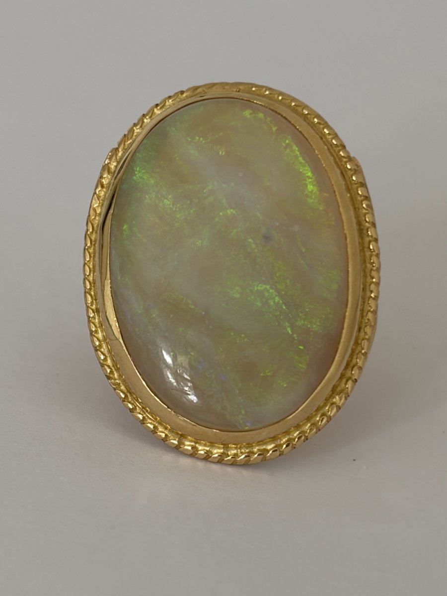 7719- Importante Bague Or Jaune Opale
