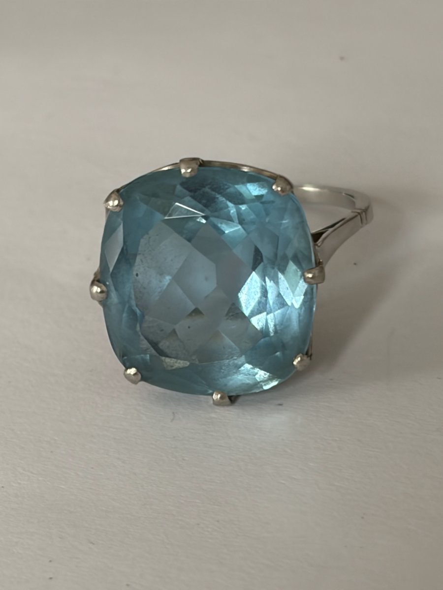7860 - Art Deco Platinum And 14.00 Ct Aquamarine Ring