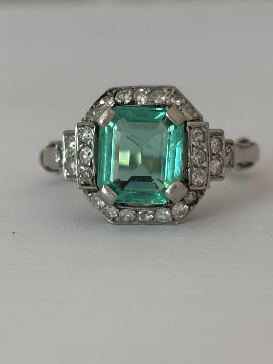 8007- Bague Platine Emeraude Diamants