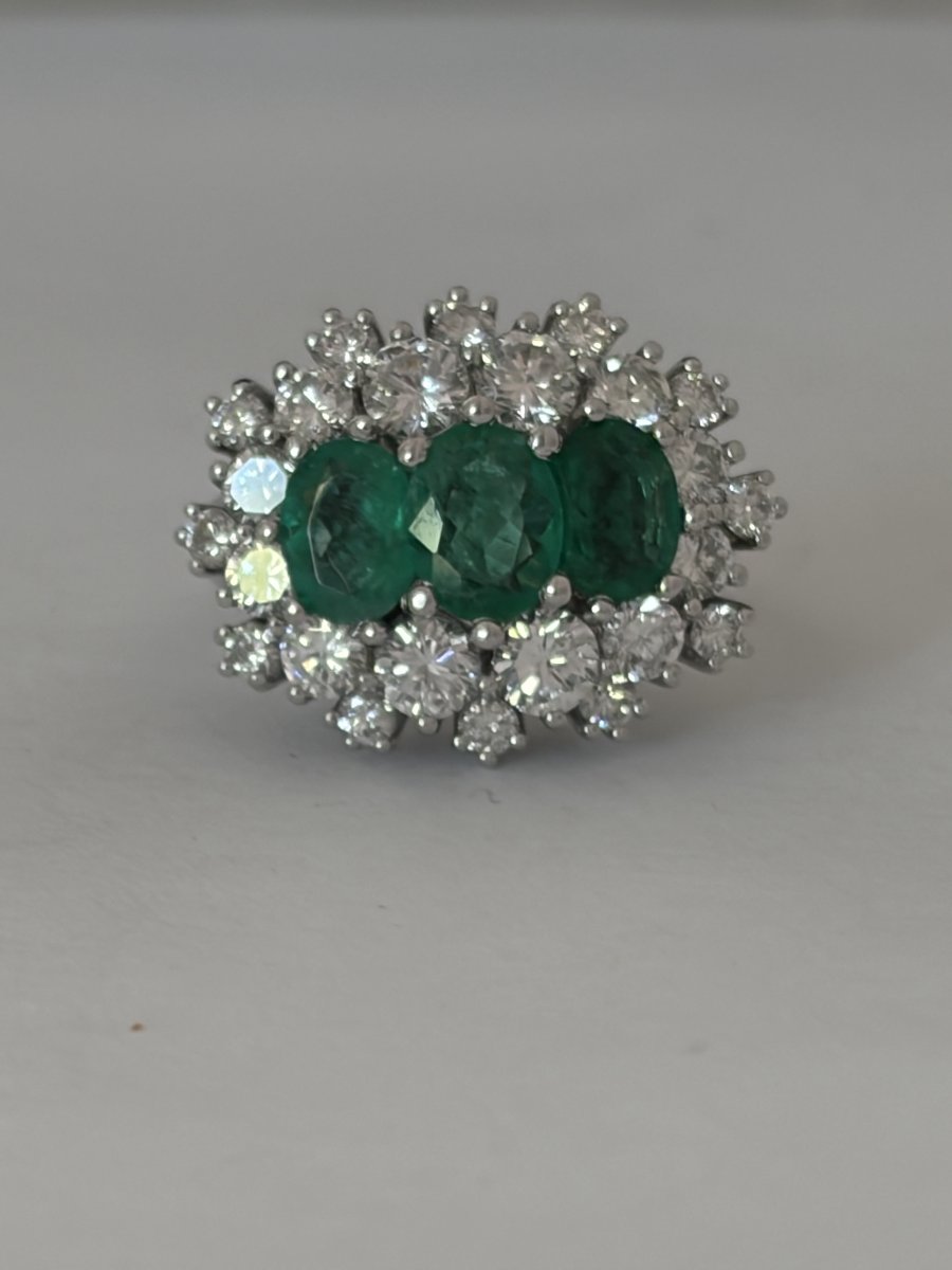 8109- Bague Vintage Or Gris Emeraudes Diamants