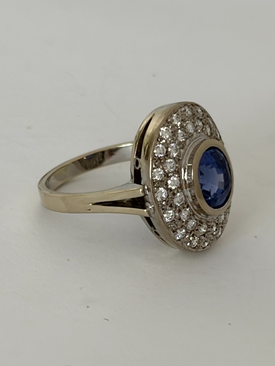 8117 - Vintage White Gold Ring With Sapphire And Diamonds-photo-1