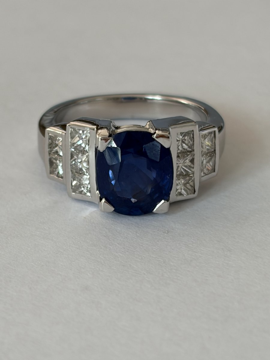 8124 - Vintage White Gold Ring With Ceylon Sapphire And Diamonds