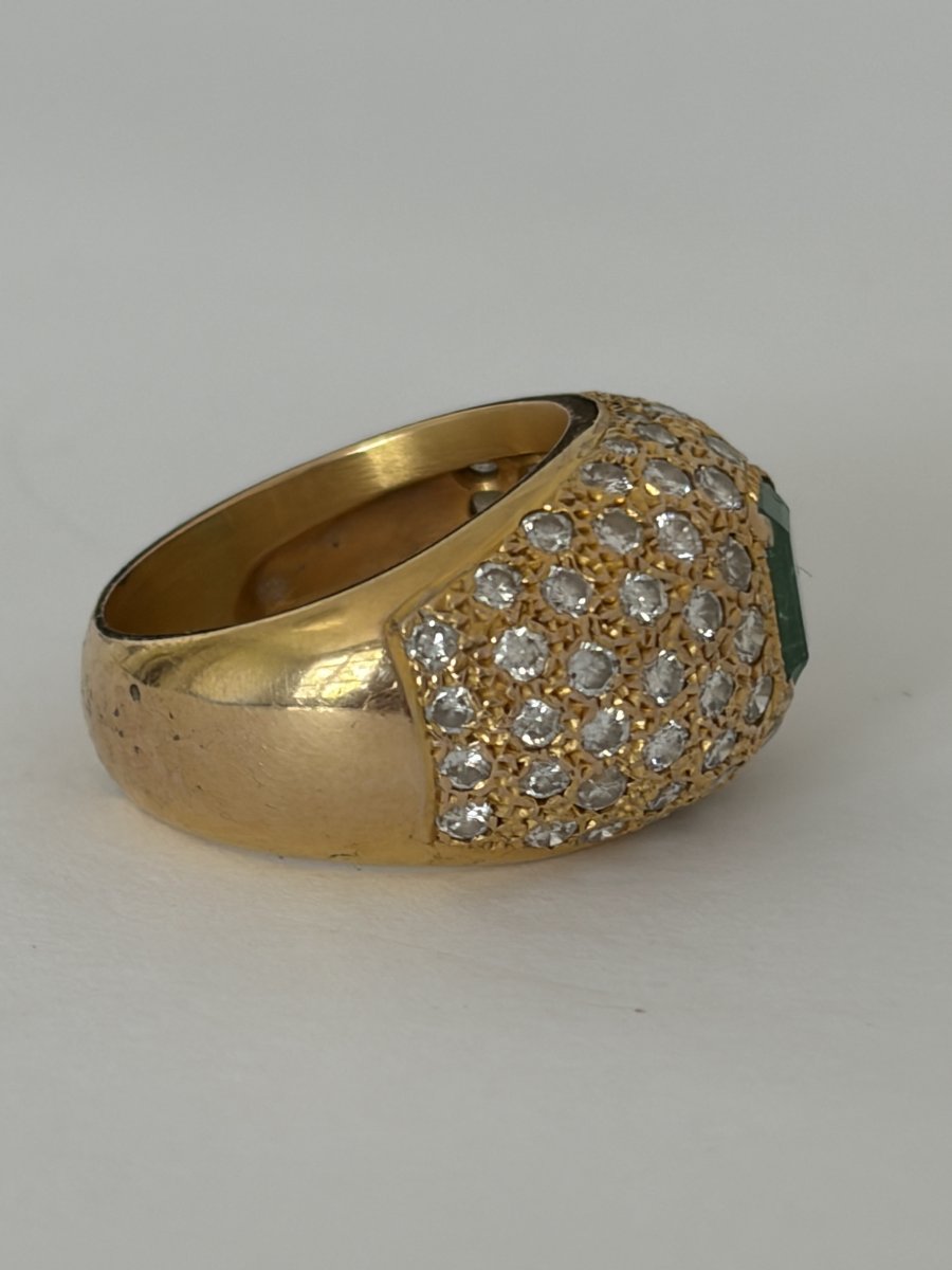 8129 - Domed Yellow Gold Ring With Emerald And Diamonds-photo-1