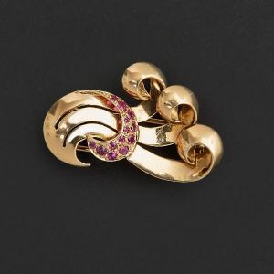 3477 – 1940s Ruby Yellow Gold Corsage Clip