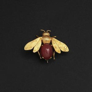 2149 – Agathe Yellow Gold Bee Brooch