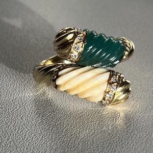 3793 – Yellow Gold Jade Ivory Diamonds Ring