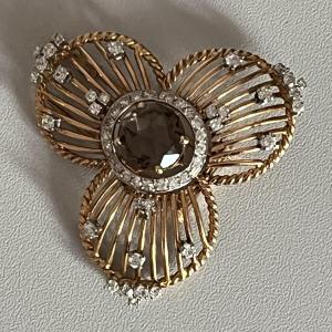 3869– Yellow Gold Quartz Diamond Brooch