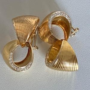 1742– Yellow Gold Diamond Earrings