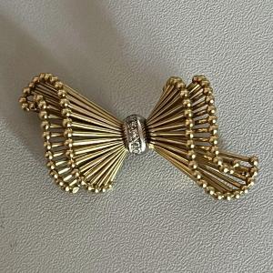 3947– Broche Nœud Or Jaune Diamants