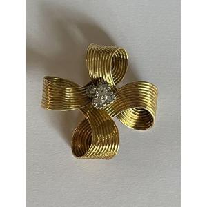 3626– Broche Fils d'Or Jaune Diamants