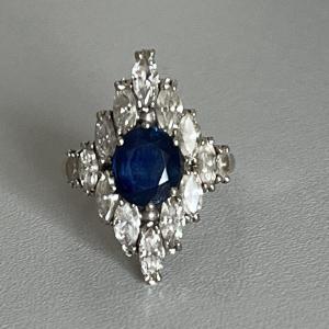 4260– Bague Or Gris Saphir Diamants Navette