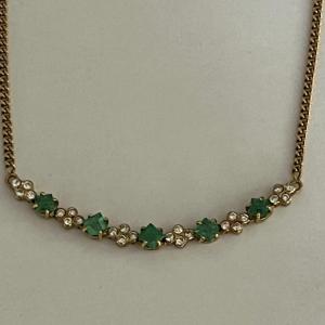 4407–yellow Gold Emerald Diamonds Necklace