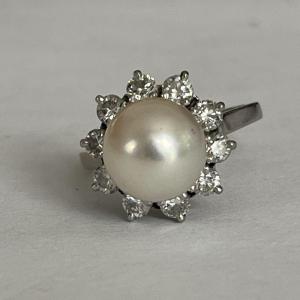 4548- Platinum Ring White Gold Pearl Diamonds