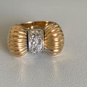 3054- Yellow Gold Godronné Diamond Ring