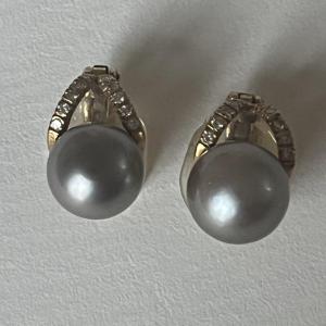 5132- Boucles d'Oreilles Or Jaune Perles Grises Diamants