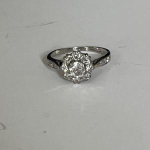 4755- Marguerite Ring White Gold Diamonds (0.52 Ct In The Center)