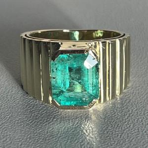 3807- Yellow Gold Godronné Emerald Signet Ring 3.40 Ct