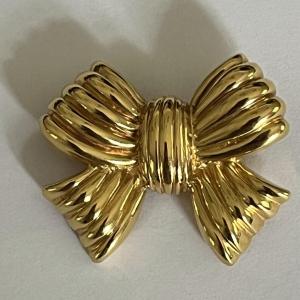 5550- Yellow Gold Godronné Bow Brooch