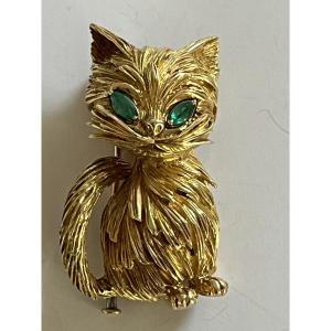 5419- Cat Clip Brooch Yellow Gold Emeralds