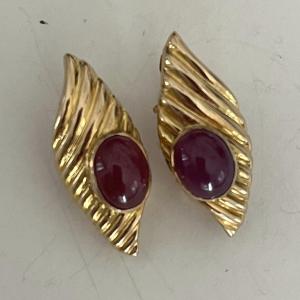 5485b- Yellow Gold Godronné Ruby Earrings