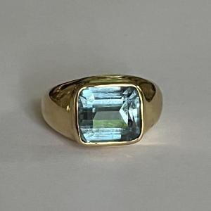 5532- Yellow Gold Aquamarine Signet Ring