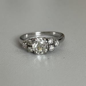 5644- White Gold Diamond Ring (1.00 Ct In The Center)