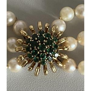 5239- Akoya Pearl Necklace Yellow Gold Clasp Emeralds