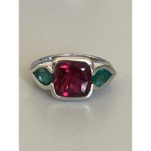 6488- Important White Gold Ring With Tourmaline And Emeralds