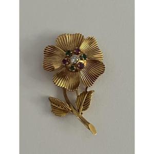 6525- Broche Fleur Or Jaune Diamants Rubis Emeraudes