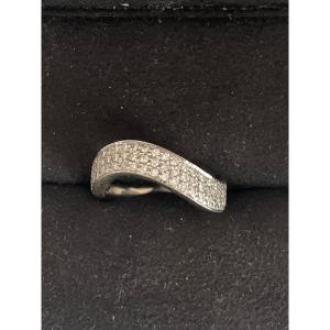 1894- White Gold Diamond Movement Ring
