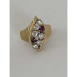 6990- Yellow Gold Ring With Ruby And Diamonds
