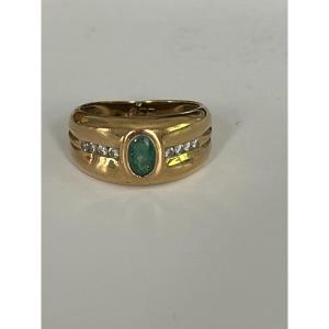 6674- Yellow Gold Emerald Diamond Band Ring