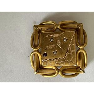 4529 - Antique Brooch Yellow Gold Foliage
