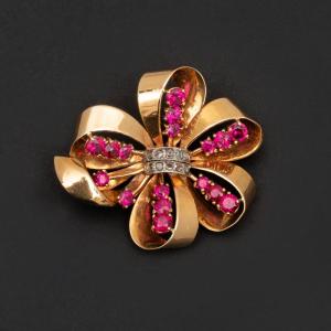 5413- Broche Nœud Vintage Or Rose Diamants Rubis