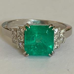 3404 – White Gold Emerald Diamond Ring