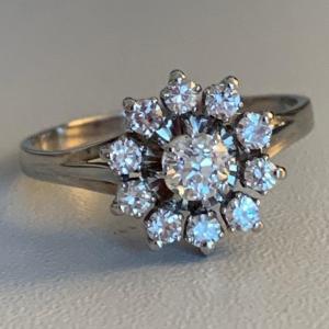 2840 – White Gold Diamond Flower Ring