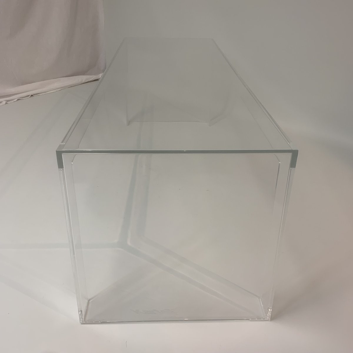 “invisible Light” Coffee Table By Tokujin Yoshioka For Kartell-photo-8