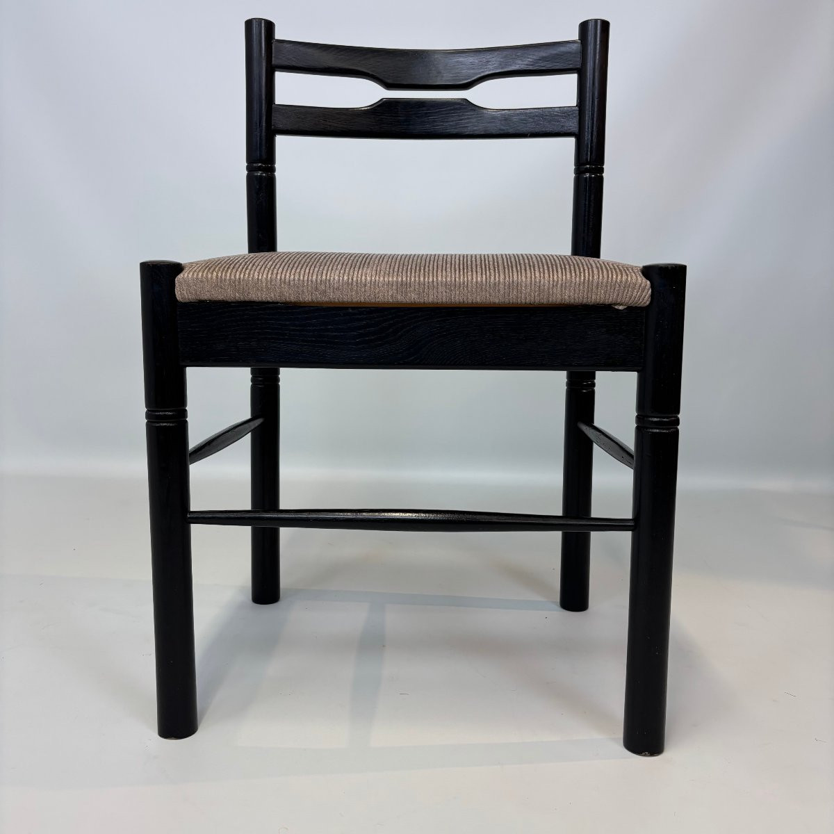 Lot de 6 chaises de salle à manger De Coene Frères. -photo-3