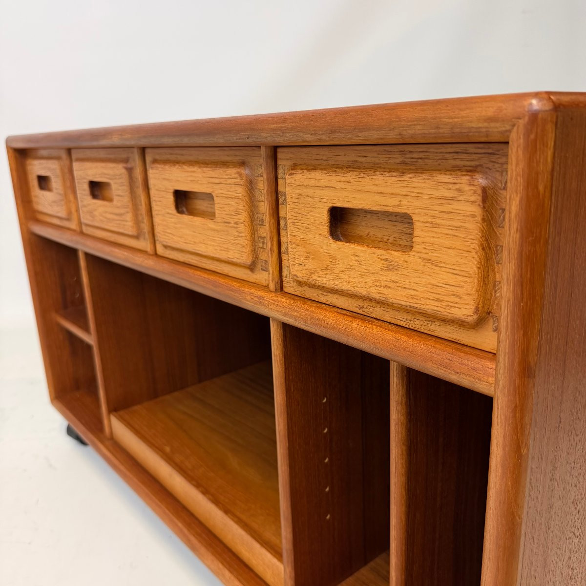 Scandinavian Mid-century Multimedia Cabinet  -photo-8