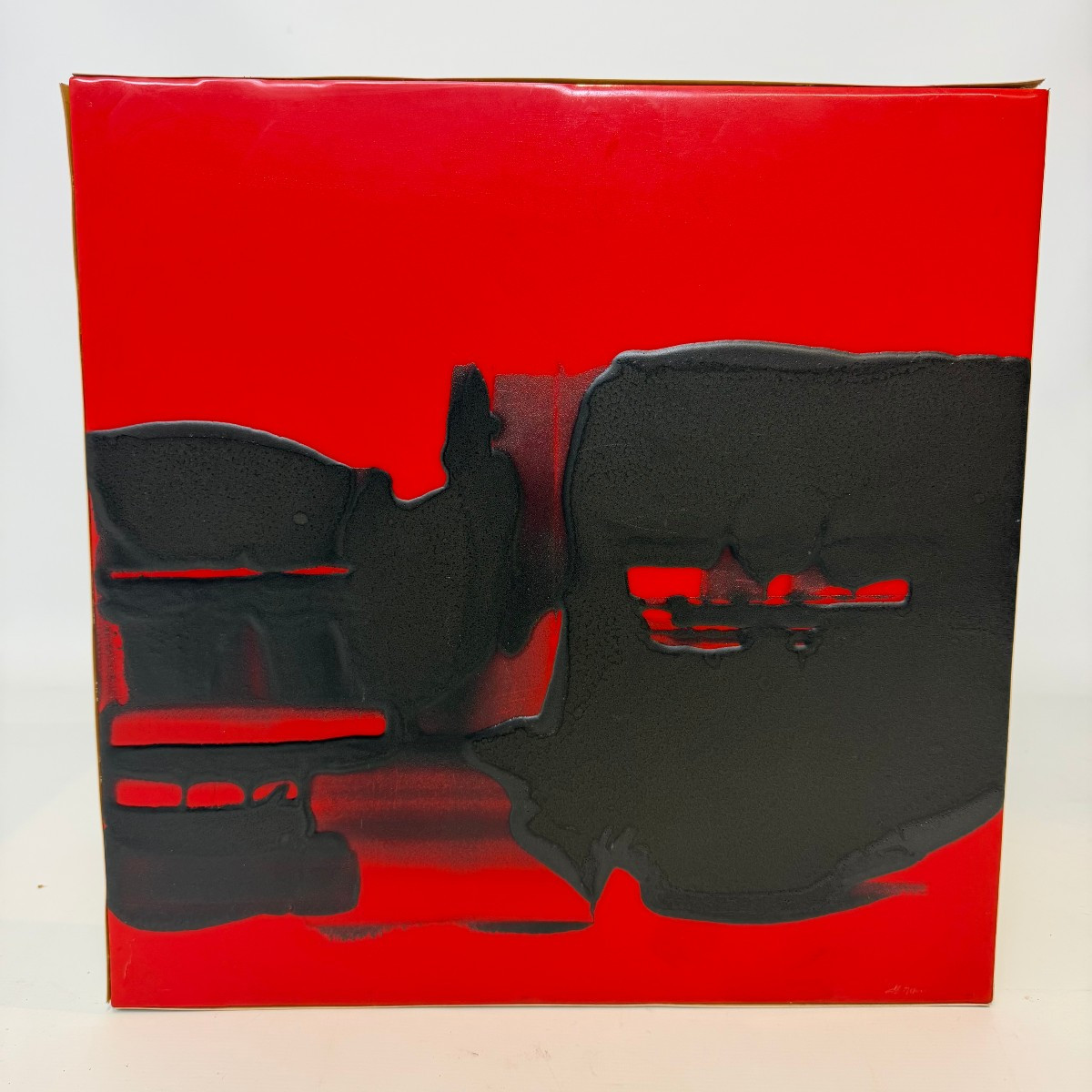 « Noir et rouge », huile sur panneau de Christine Ravaux