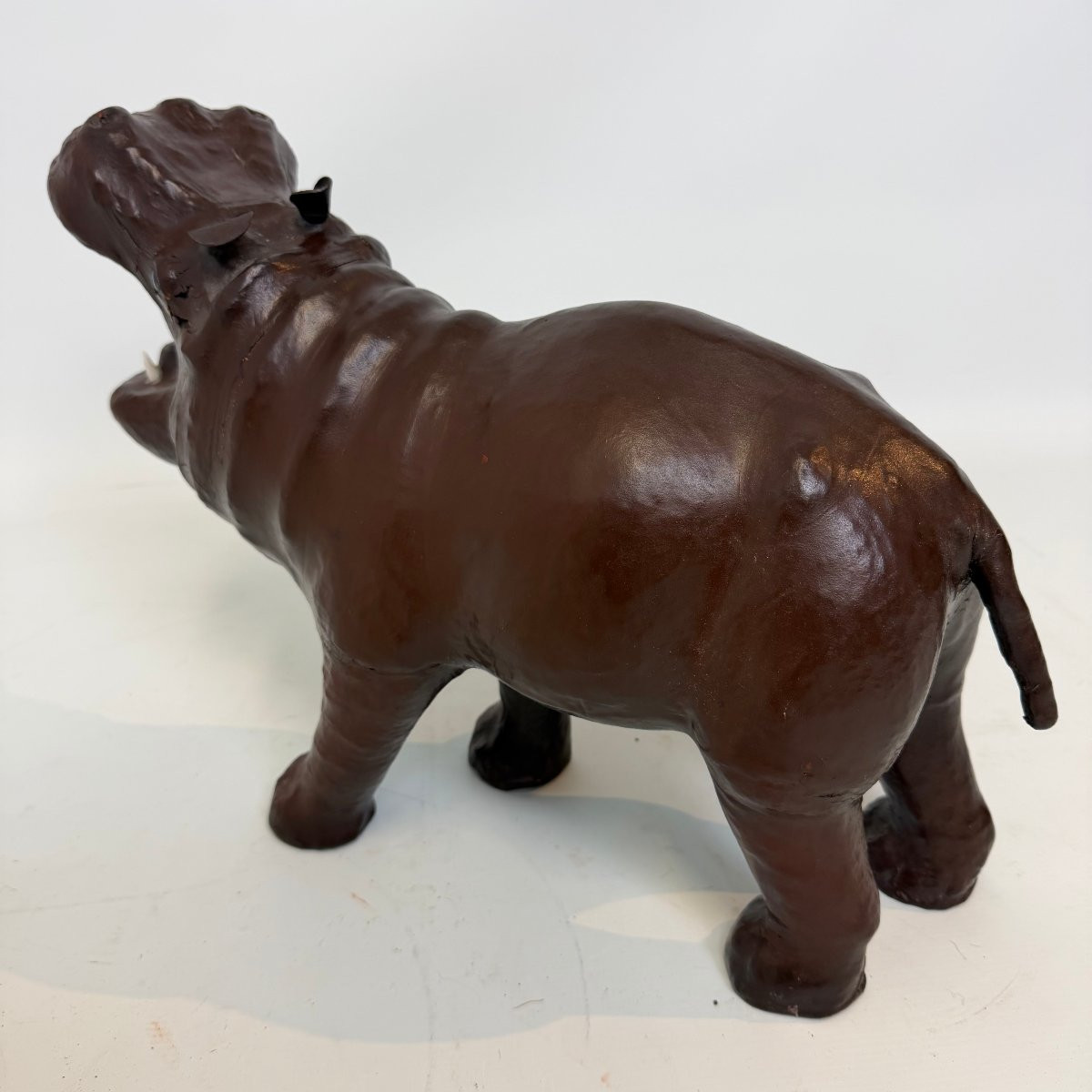 Hippopotame en cuir du milieu du siècle-photo-2